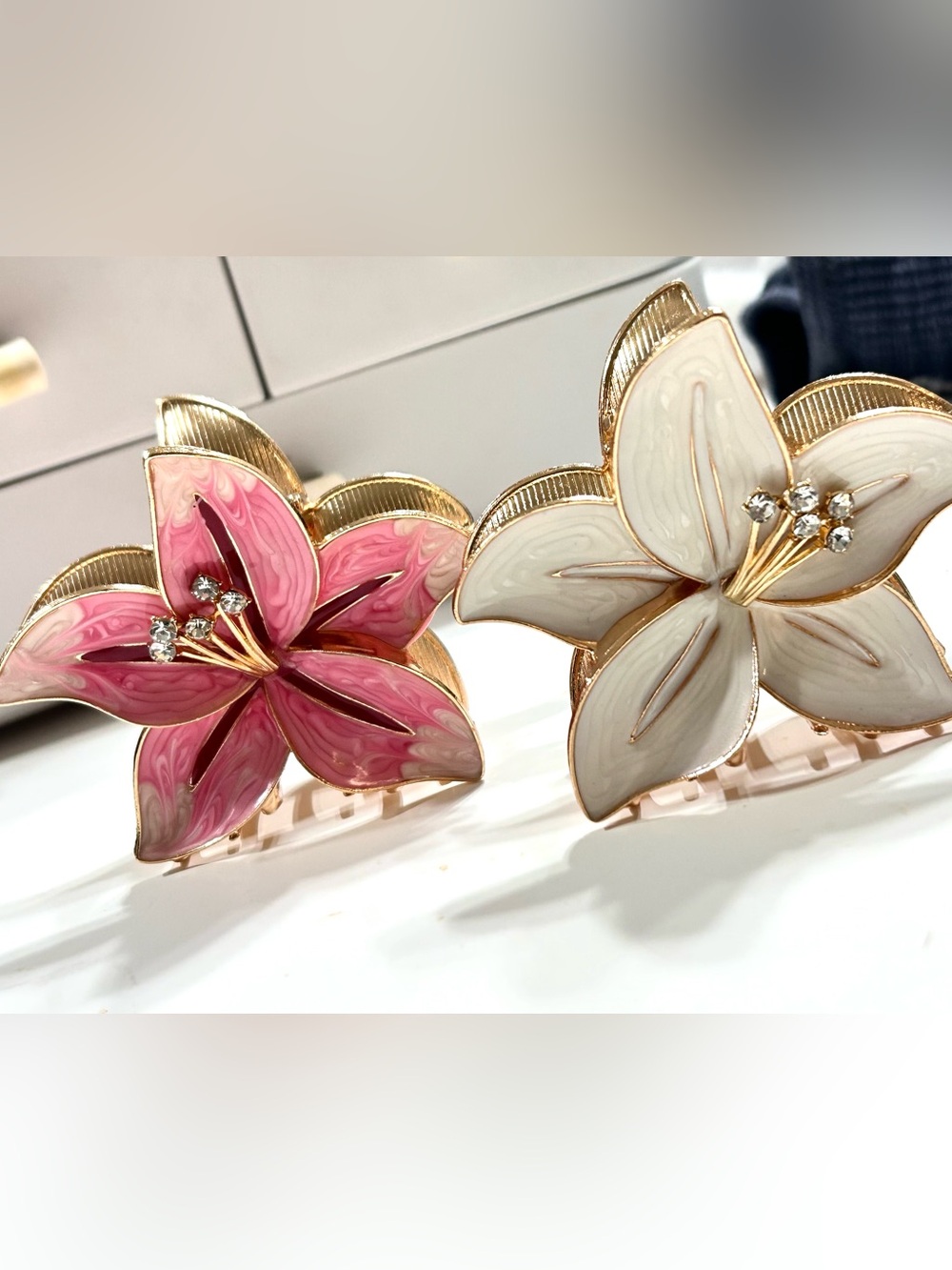 Floral Enamel Flower Brooch Pair in Pink and Ivory.
Hair clips 2ct